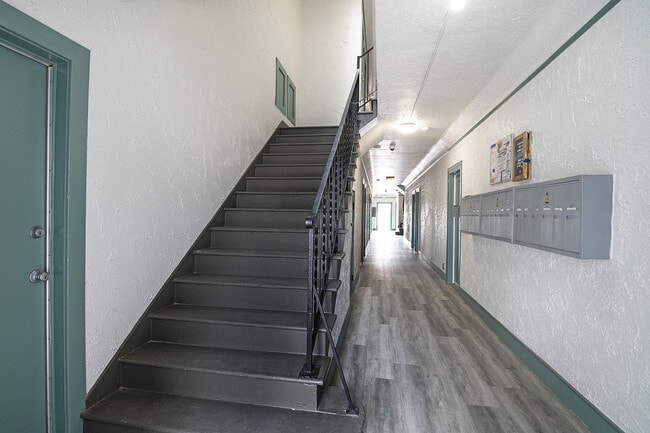 440 E 27th St in Los Angeles, CA - Building Photo - Building Photo