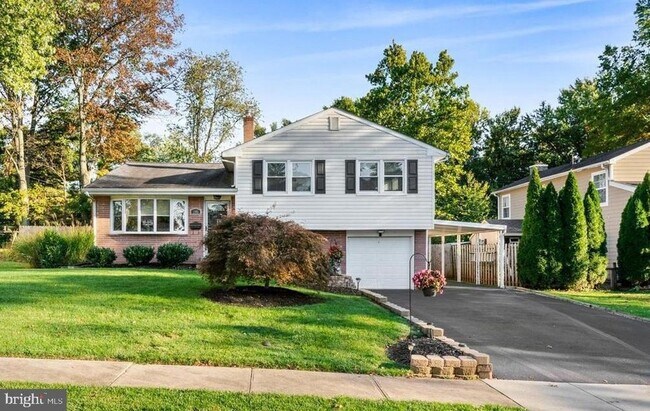 property at 106 E Valley Creek Rd