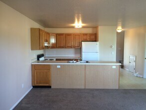 674-676 N Cloverleaf Loop in Springfield, OR - Building Photo - Building Photo