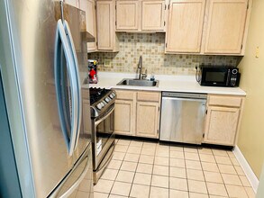 733 Waterford Dr, Unit 733 in Edison, NJ - Building Photo - Building Photo
