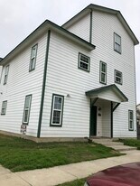 819 S Welch St in Denton, TX - Building Photo