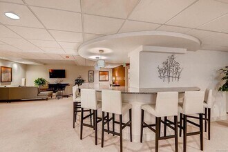 2 Adams St, Unit 701 in Denver, CO - Foto de edificio - Building Photo