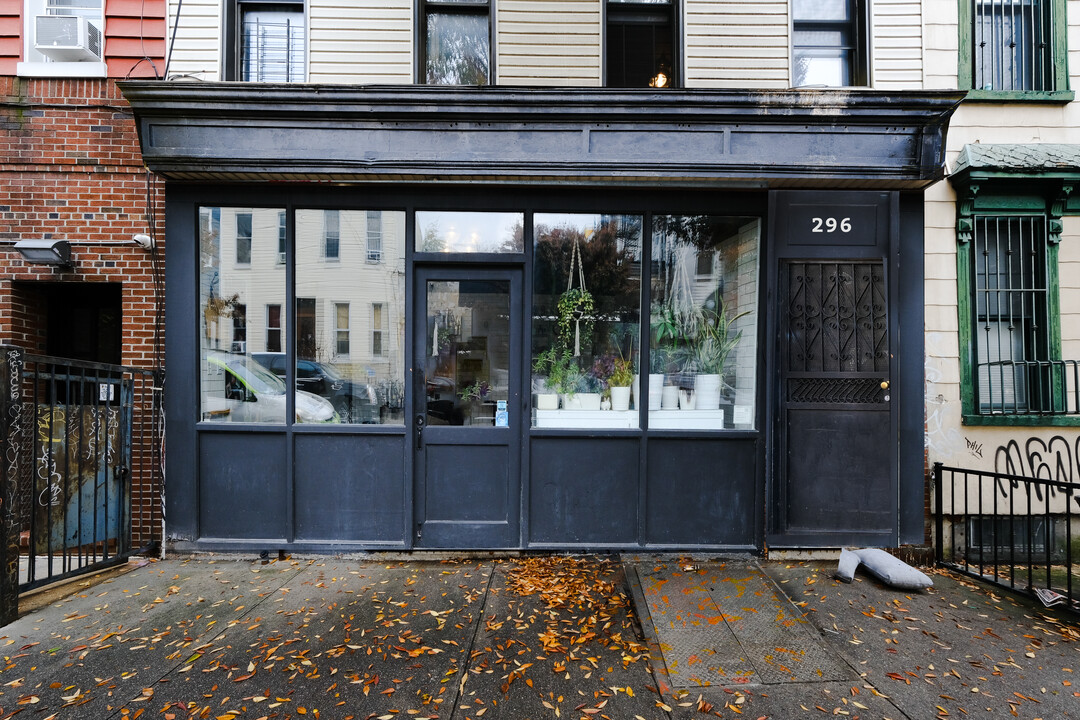 296 Troutman St in Brooklyn, NY - Building Photo