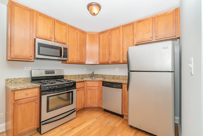 7334 N Winchester Ave in Chicago, IL - Building Photo - Building Photo
