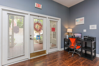 Overlook Gardens Apartments in Macon, GA - Building Photo - Interior Photo