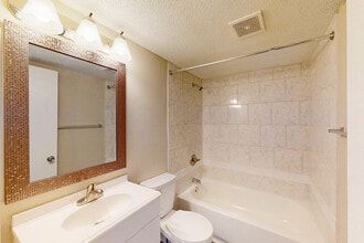 Azure Place Apartments in Memphis, TN - Foto de edificio - Building Photo