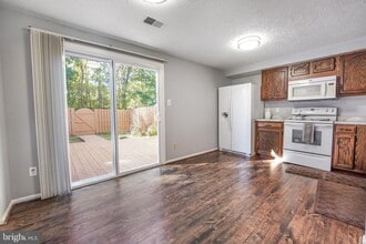 4711 Hersand Ct in Woodbridge, VA - Building Photo - Building Photo