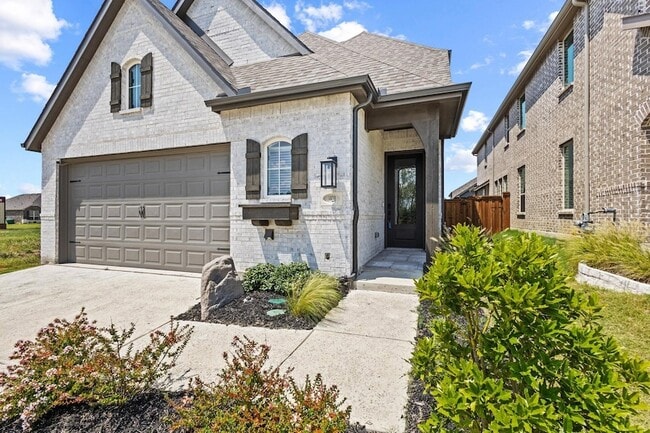 property at 3920 Aqua Ln