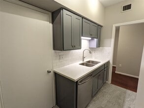 2475 Underwood St in Houston, TX - Building Photo - Building Photo