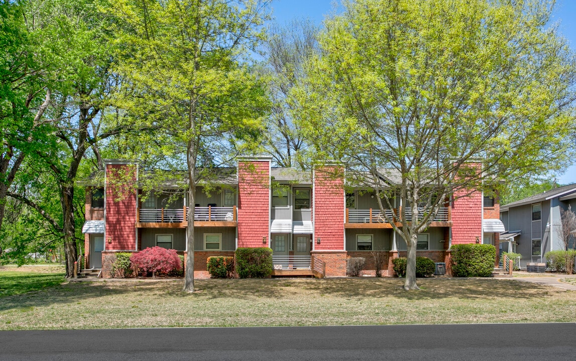 605 W Benton St in Siloam Springs, AR - Building Photo