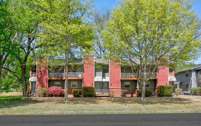 property at 605 W Benton St