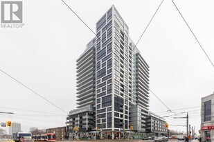 501 St Clair Ave W in Toronto, ON - Building Photo