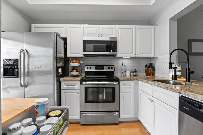 2281 SW 15th St in Deerfield Beach, FL - Building Photo - Building Photo