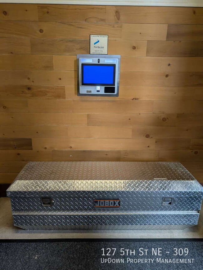 127 5th St NE in Minneapolis, MN - Building Photo - Building Photo