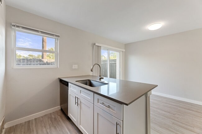 property at 5005 Manor Rd