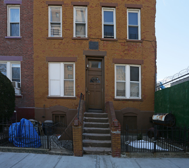 308 Macdougal St in Brooklyn, NY - Foto de edificio - Building Photo