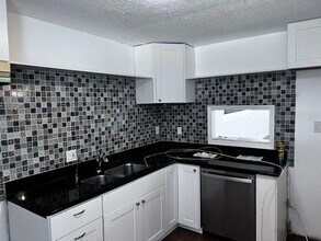 109 SW 1st Ave in Hallandale Beach, FL - Building Photo - Building Photo