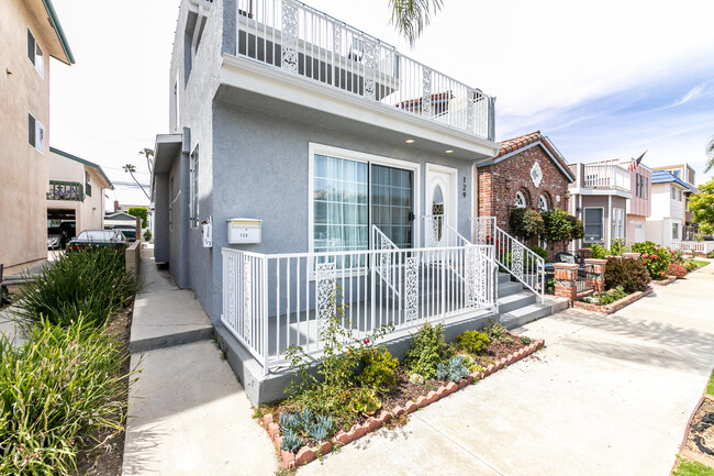 129 7th St in Seal Beach, CA - Building Photo - Building Photo