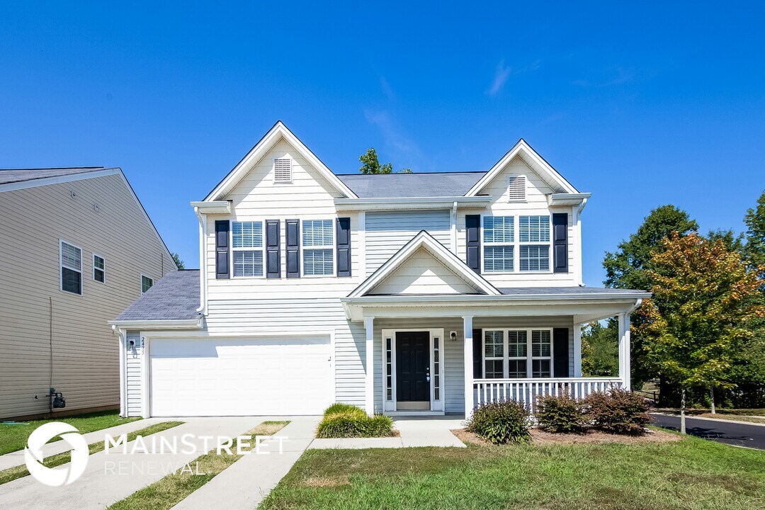 2435 Richard Rozzelle Dr in Charlotte, NC - Building Photo