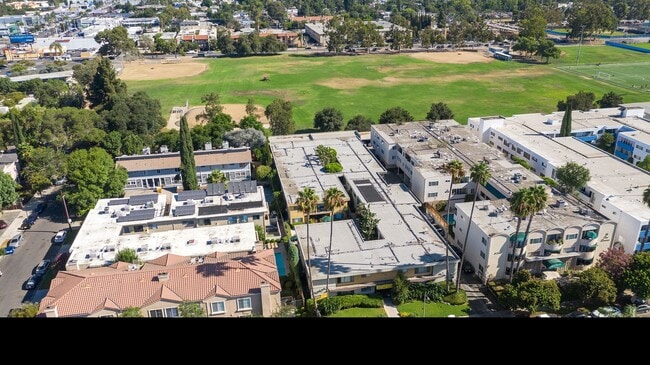 Addison Apartments in Sherman Oaks, CA - Foto de edificio - Building Photo