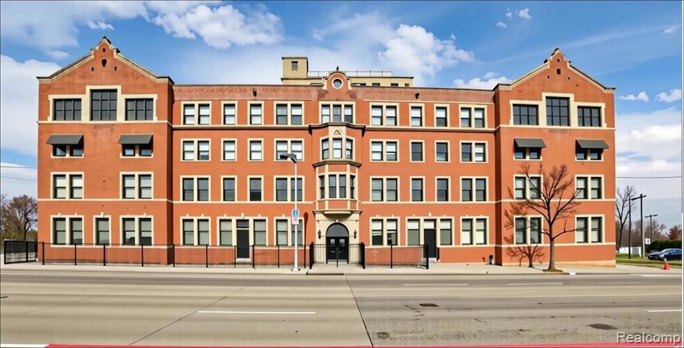 6533 E Jefferson Ave, Unit 212W in Detroit, MI - Foto de edificio