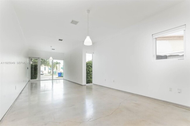 3660 SW 24th Ter in Miami, FL - Building Photo - Building Photo