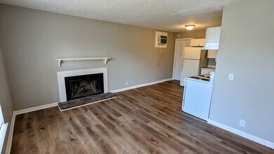 5122 Linbar Dr, Unit 5122 in Nashville, TN - Foto de edificio - Building Photo