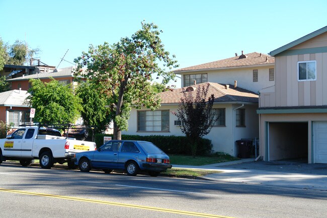 1338 E Broadway in Glendale, CA - Building Photo - Building Photo