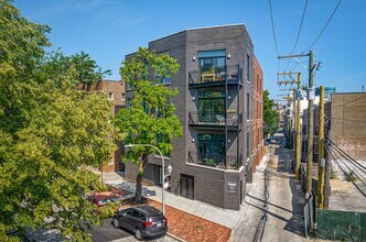 1050 W Cornelia Ave, Unit 401 in Chicago, IL - Building Photo - Building Photo