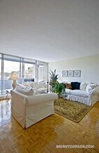 125 Chiswick Rd, Unit 414 in Boston, MA - Foto de edificio - Building Photo