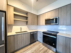 567 SW 3rd St, Unit S2 in Miami, FL - Building Photo - Building Photo