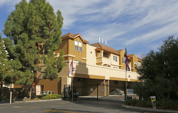 Flora Vista Apartments in Santa Clara, CA - Building Photo - Building Photo