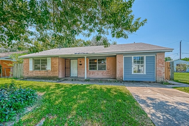 property at 3918 Tavenor Ln