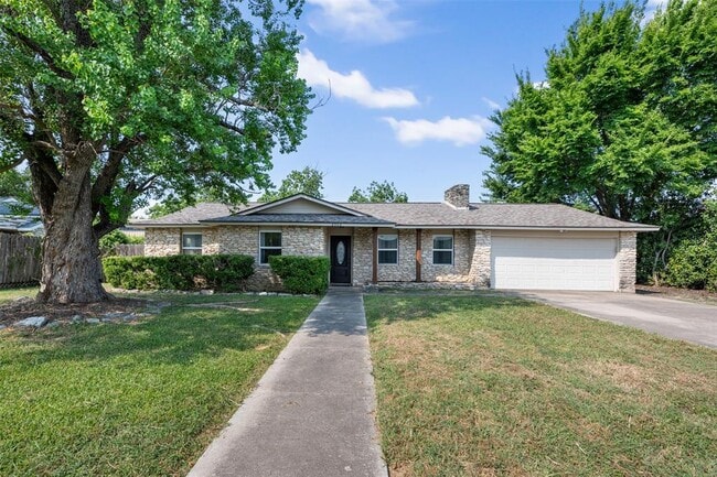 property at 2506 Oak Ln