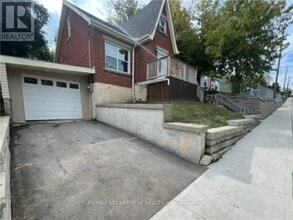32 Dundas St E in Brantford, ON - Building Photo - Building Photo
