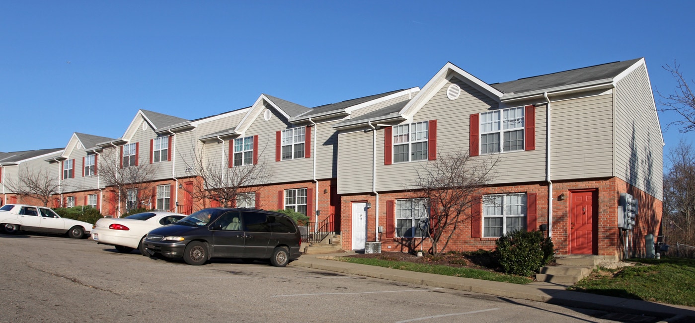 West Pointe Townhomes in Cincinnati, OH - Building Photo