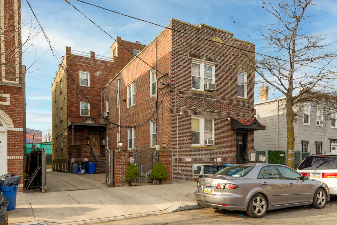 2742 W 15th St in Brooklyn, NY - Building Photo