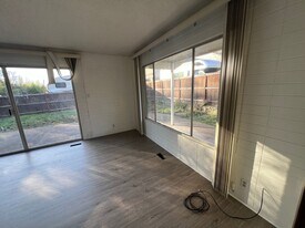 1444 NE 10th St in Grants Pass, OR - Building Photo