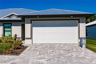 925 SE 14th St in Cape Coral, FL - Building Photo - Building Photo