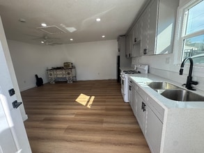 6120 California Ave in Long Beach, CA - Building Photo - Building Photo