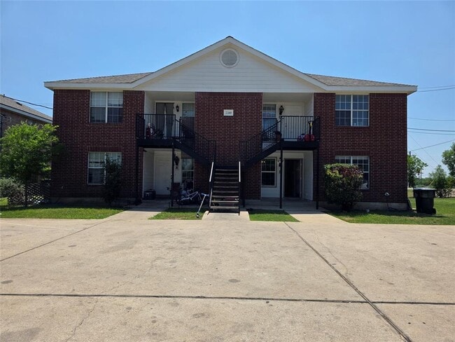 2200 Katy Ln