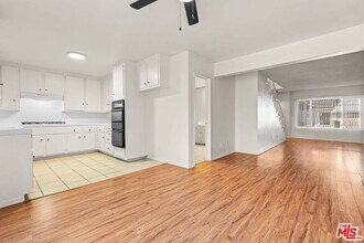 15540 Moorpark St in Los Angeles, CA - Foto de edificio - Building Photo