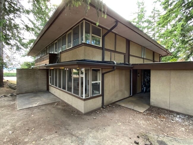 property at 3001 N Highland St
