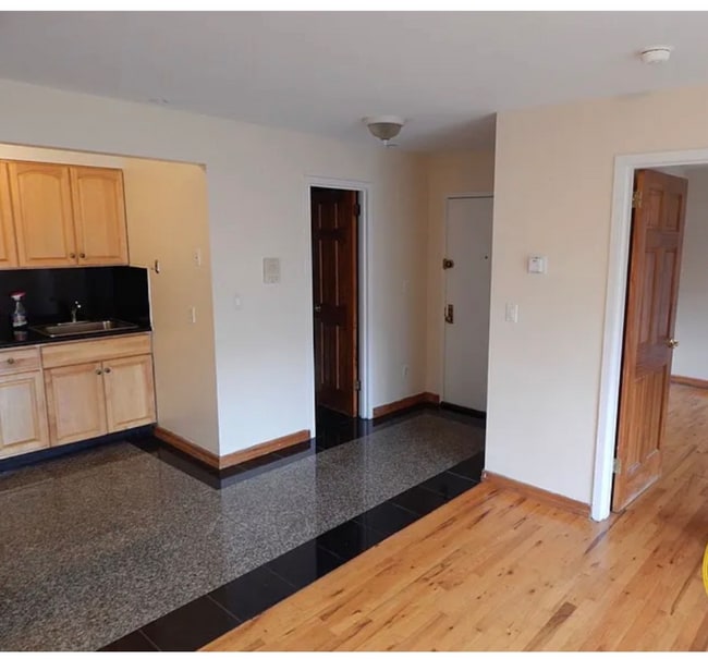 28-42 29th St in Queens, NY - Building Photo - Building Photo