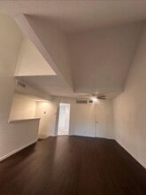 17210 Imperial Valley Dr in Houston, TX - Building Photo - Building Photo