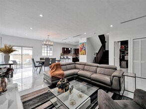 7565 NW 177th Terrace in Hialeah, FL - Building Photo - Building Photo