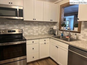 167 Pine Village in Blowing Rock, NC - Building Photo - Building Photo