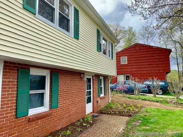 9 Mirijo Rd in Danbury, CT - Building Photo