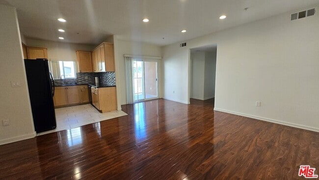 12132 Hart St in Los Angeles, CA - Building Photo - Building Photo