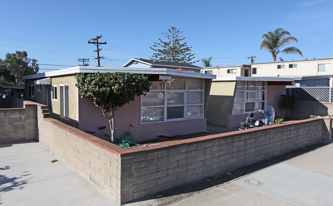 4437-4441 Montalvo St in San Diego, CA - Building Photo